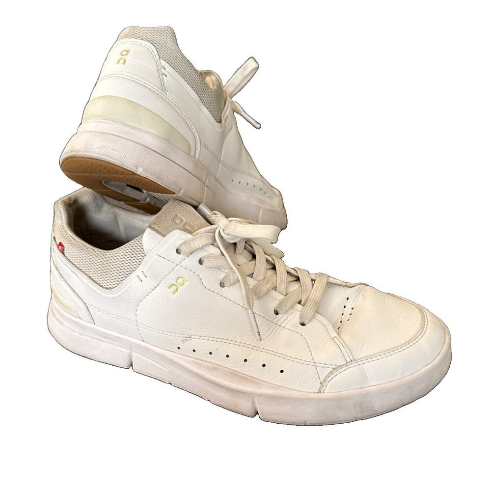 On Cloud Women’s 10 .5 Roger Centre Court Tennis White